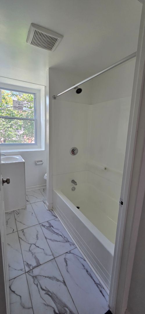 Building Photo - 3 Bedroom Townhome Minutes From Towson Town Center!