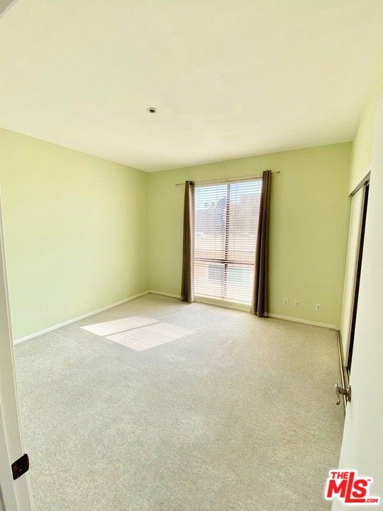 Building Photo - 533 S St Andrews Pl