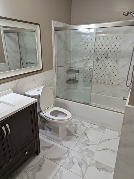 Upstairs bathroom - 631 N 44th St