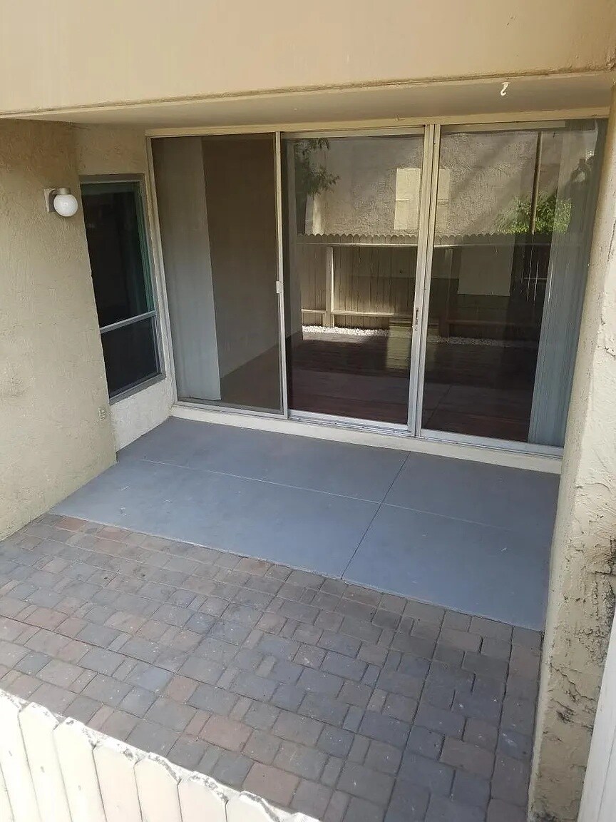 Building Photo - 7625 E Camelback Rd