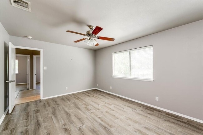 Building Photo - 816 Russet Valley Dr