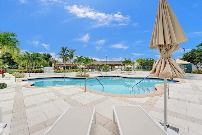 Building Photo - 20281 E Country Club Dr