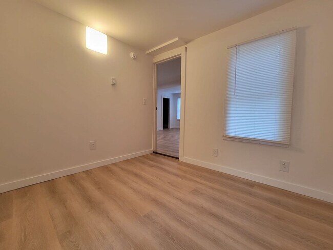 Building Photo - 510 N Albany St