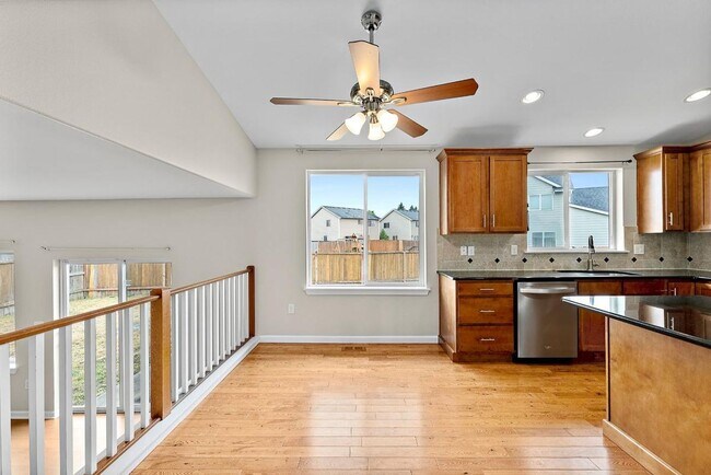 Building Photo - Bright & Spacious 4 Bedroom Home in Yelm f...