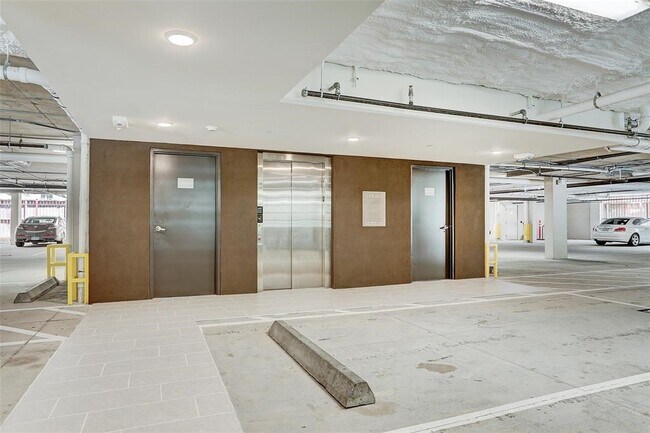 Building Photo - 4819 Caroline St