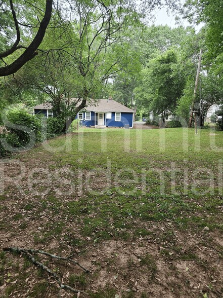 Building Photo - 605 Betty St