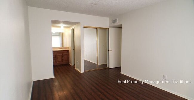 Building Photo - Cute 3 + 2 in Palmdale