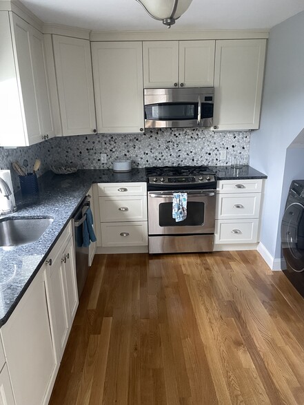 Primary Photo - 29 10th Ave