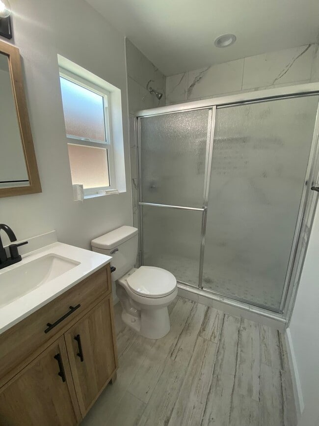 Building Photo - Brand new 2 bed, 1 bath Condo in Central S...