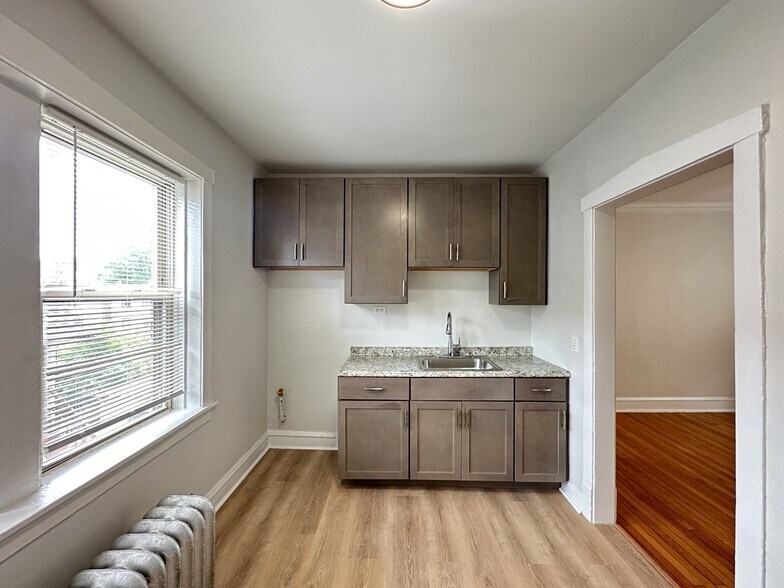 Building Photo - 4831 N Springfield Ave