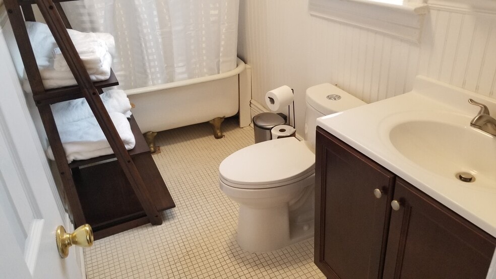 Building Photo - 210 S Logan St