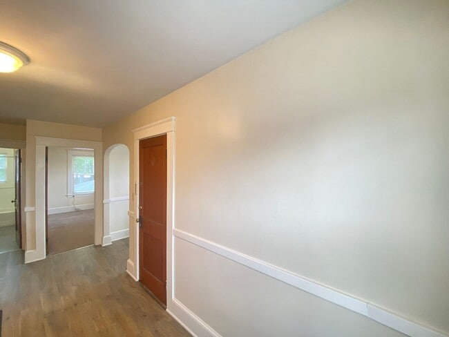 Building Photo - 16 Linwood St