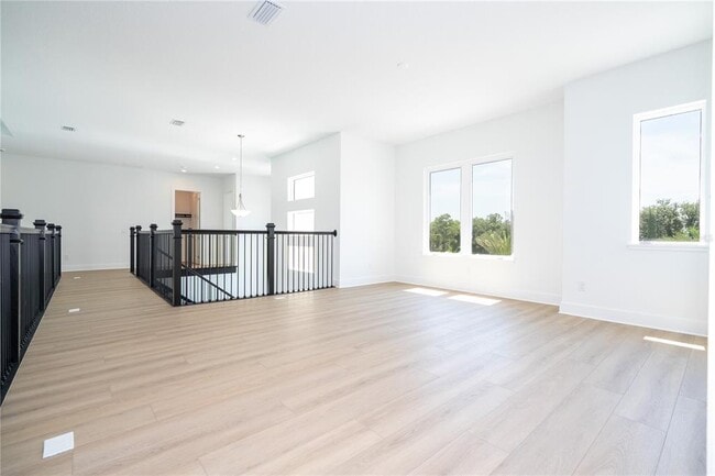 Building Photo - 16044 Pendio Dr