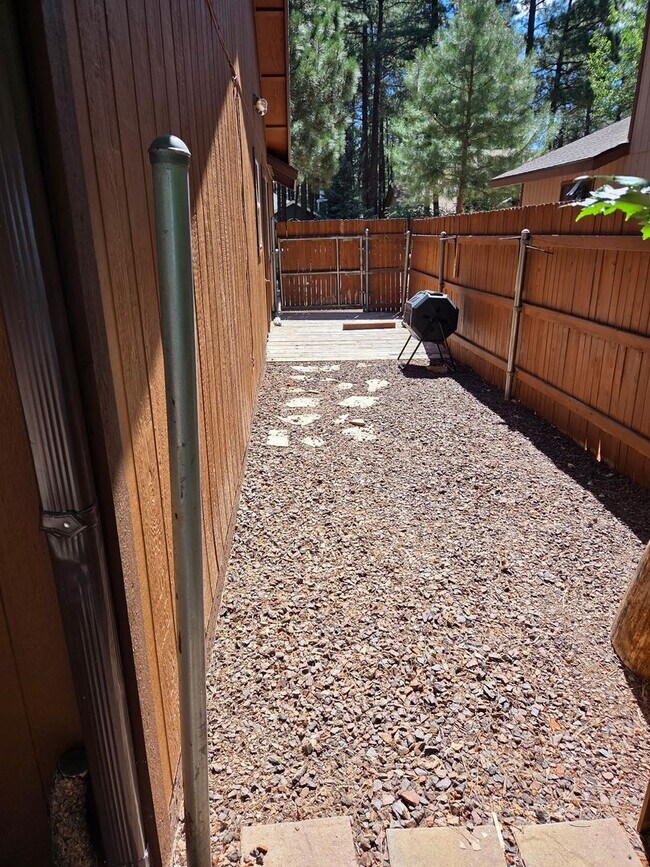 Building Photo - Move-In Ready! Bright & Airy 3-Bedroom Hom...