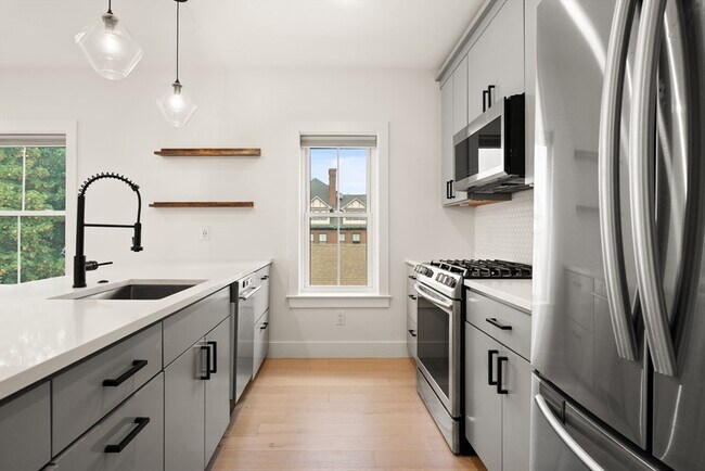 Building Photo - 208 Spencer Ave