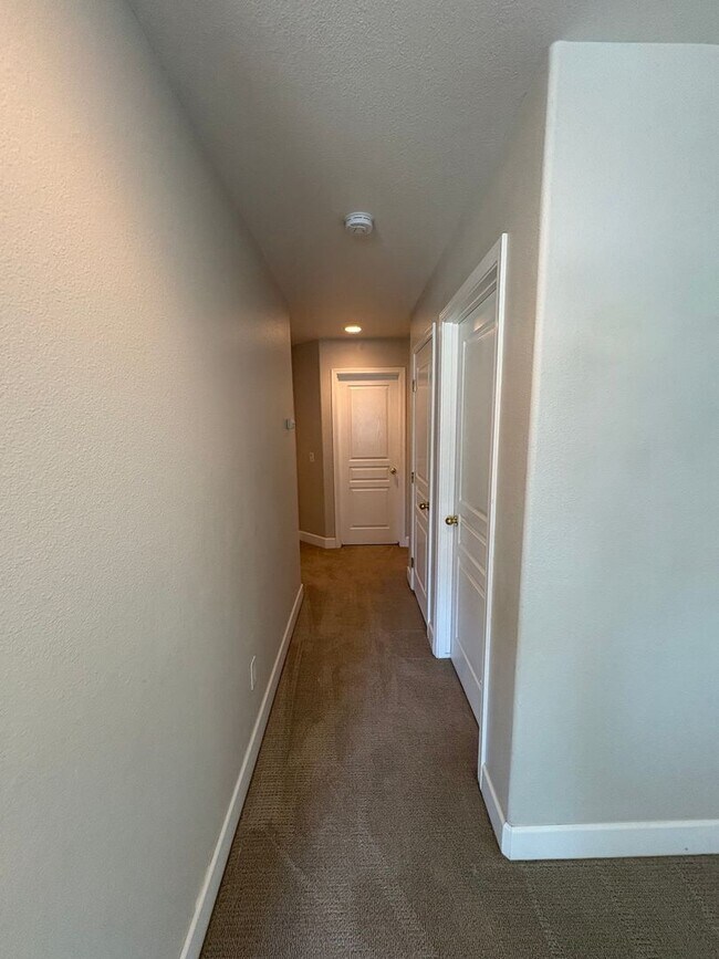 Building Photo - NW Two story home, located in Foxwood subd...