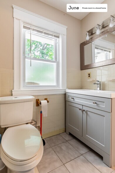 Building Photo - Room in Shared 9 bed/2 bath home