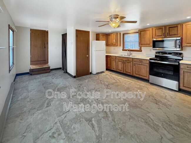 Building Photo - 1310 Almond St