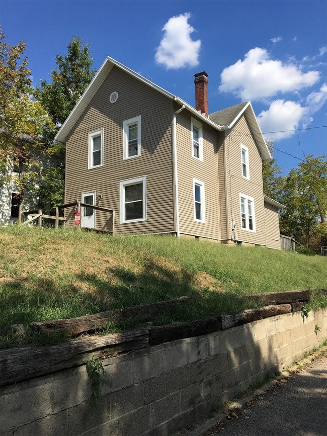 Primary Photo - 98 N Lancaster St