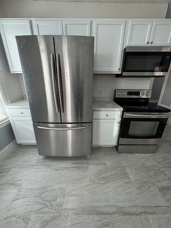 Building Photo - 64-64 Rowe Ave