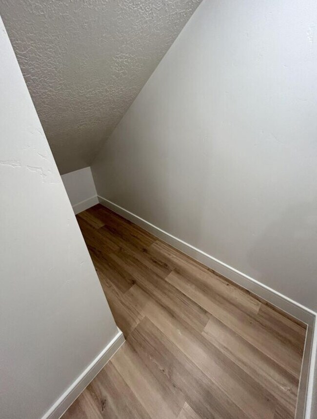 Building Photo - 288 E Center St