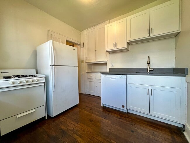 Primary Photo - Beautiful One Bedroom in Oakland! Equipped...