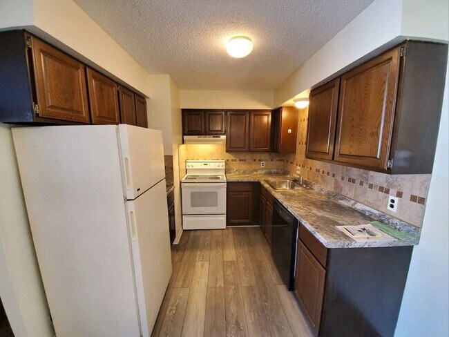 Building Photo - 22137 Huron River Dr