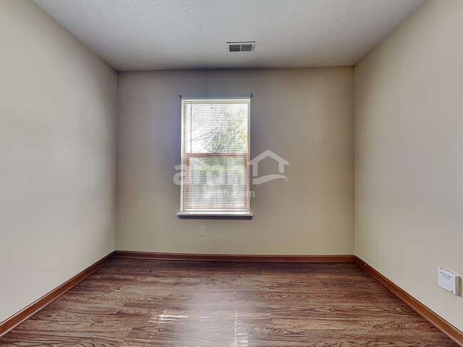 Building Photo - 3326 Redbud Ct