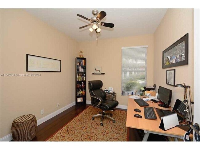 Building Photo - 896 Marina Dr