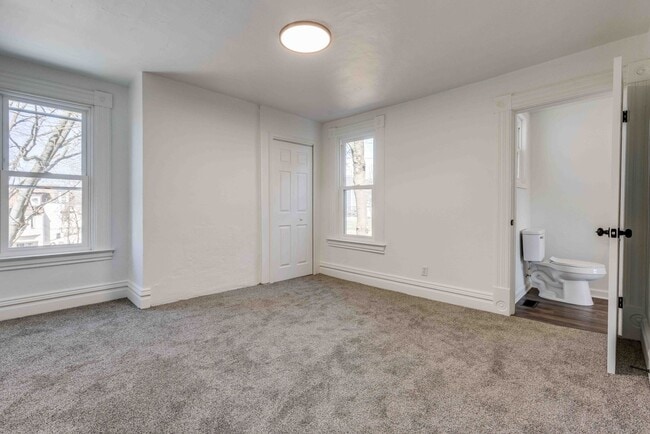 Building Photo - 328 Sweetbriar St