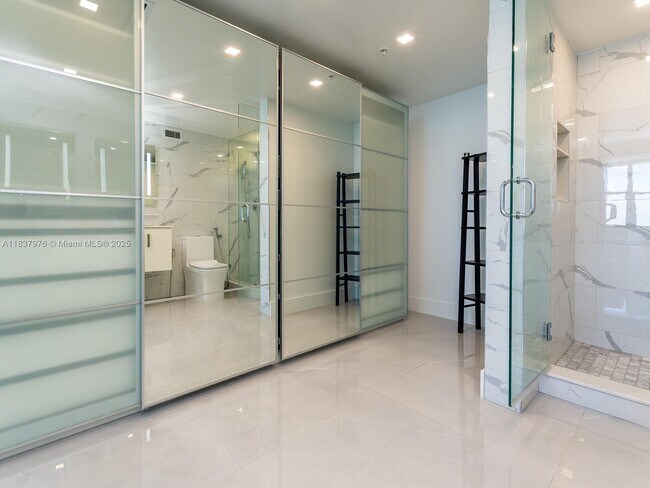 Building Photo - 2501 S Ocean Dr