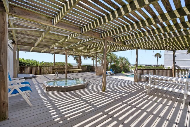Building Photo - 7600 Seawall Blvd