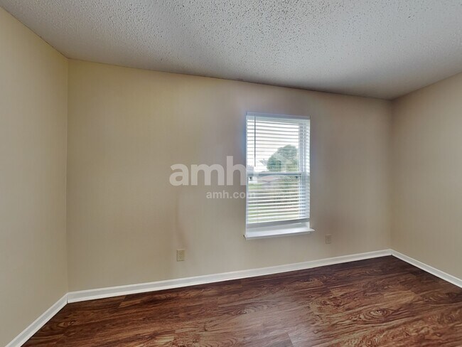 Building Photo - 6805 W Littleton Dr