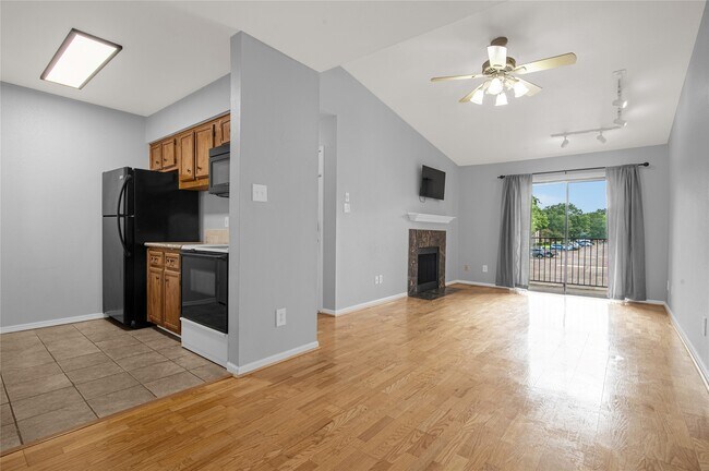 Building Photo - 3300 Pebblebrook Dr