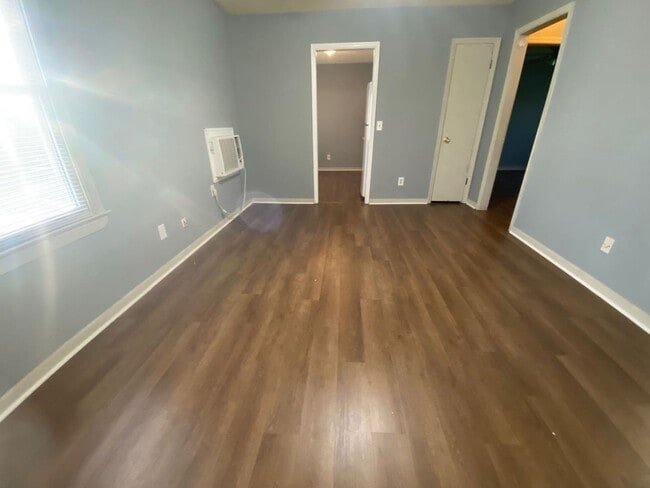 Building Photo - 123 Calvin Court Unit D