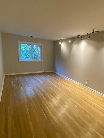 Master Bedroom - 6884 W Touhy Ave