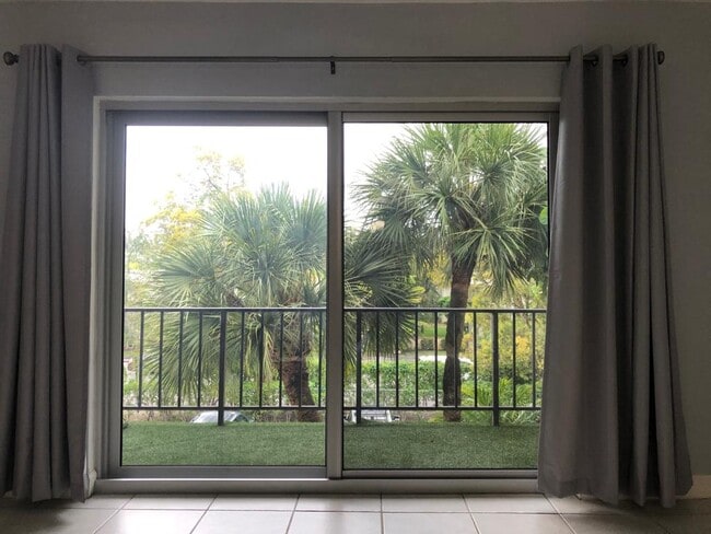 Building Photo - 6884 N Kendall Dr