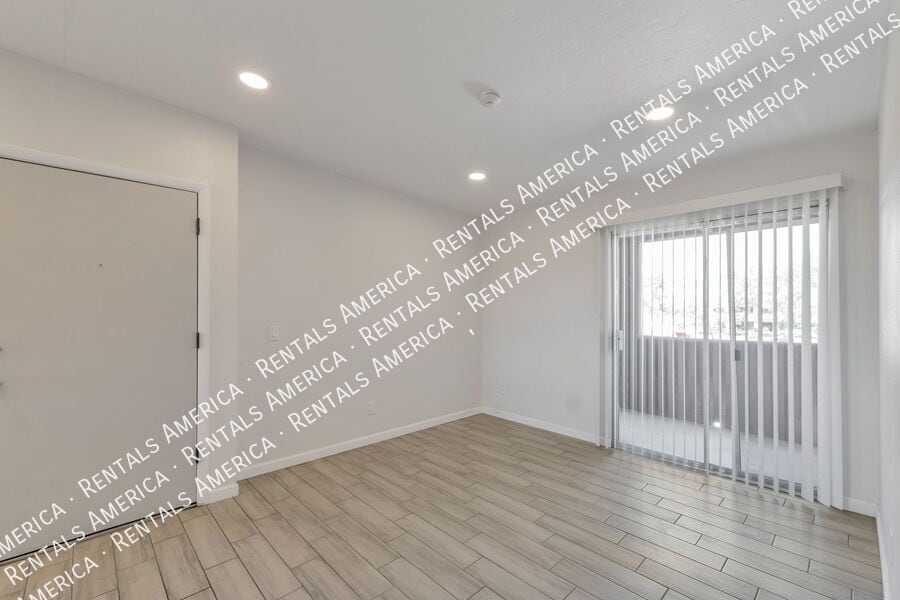 Building Photo - 1810 E Blacklidge Dr