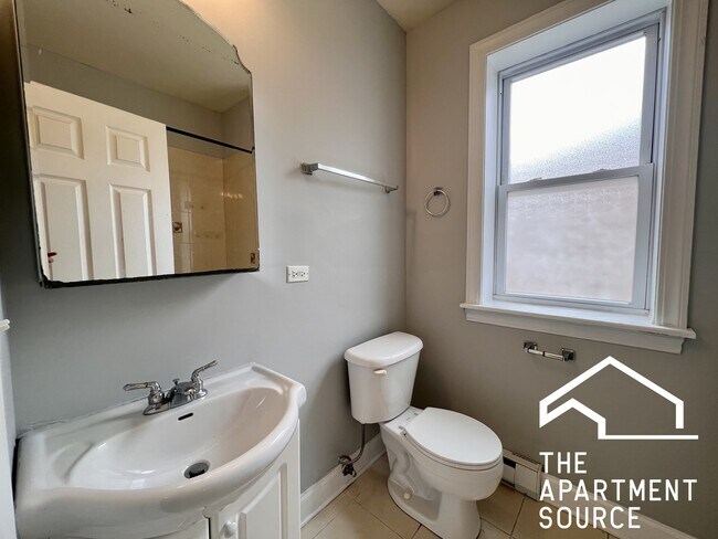 Building Photo - 2900 N Kolmar Ave