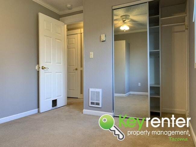 Building Photo - Beautiful 3Bed/2Bath Puyallup House!