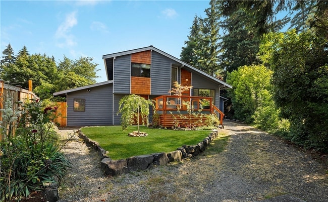Primary Photo - Beautifully Remodeled 4BR/2BA Home in Kirk...