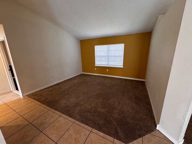 Building Photo - 1077 Shady Hollow Dr