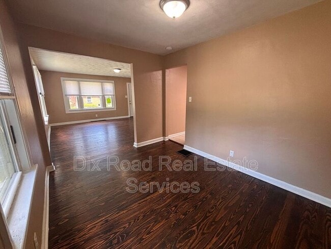 Building Photo - 344 W Parkwood Dr