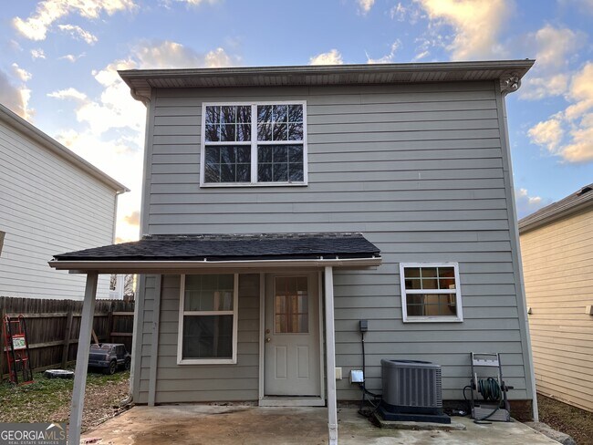 Building Photo - 315 Village Chase