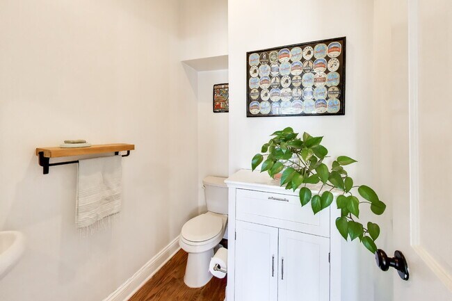 Building Photo - Charming 2bd/2.5ba LeDroit Park Home Available