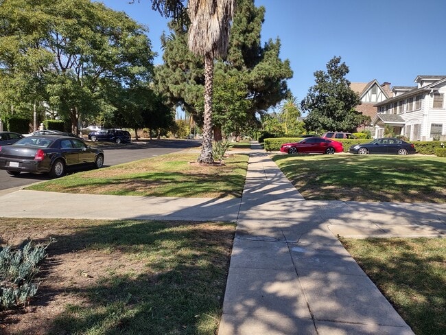 quiet nice neighborhood - 2142 S Victoria Ave