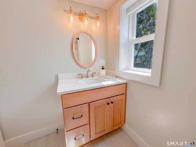 Building Photo - 188 E Lake St