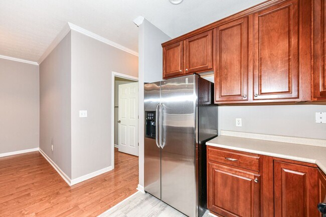 Building Photo - 2 Bed 2 Bath Townhome in Broad Ripple! Nature Trails!