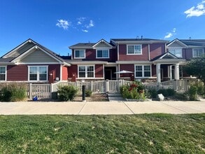 Building Photo - Modern Three Bedroom Townhome Available For Rent in Creekside