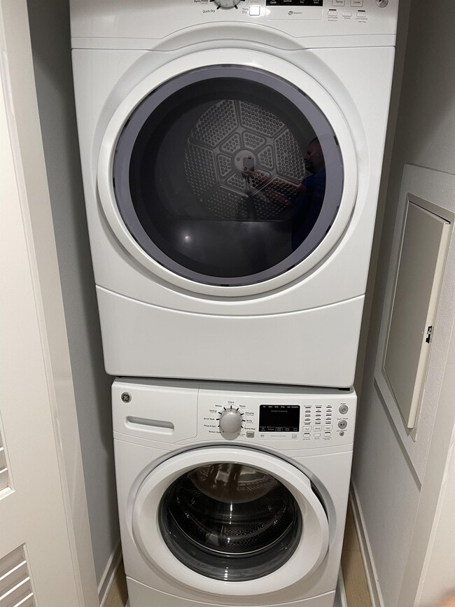 Building Photo - 4240 Laurel Canyon Blvd